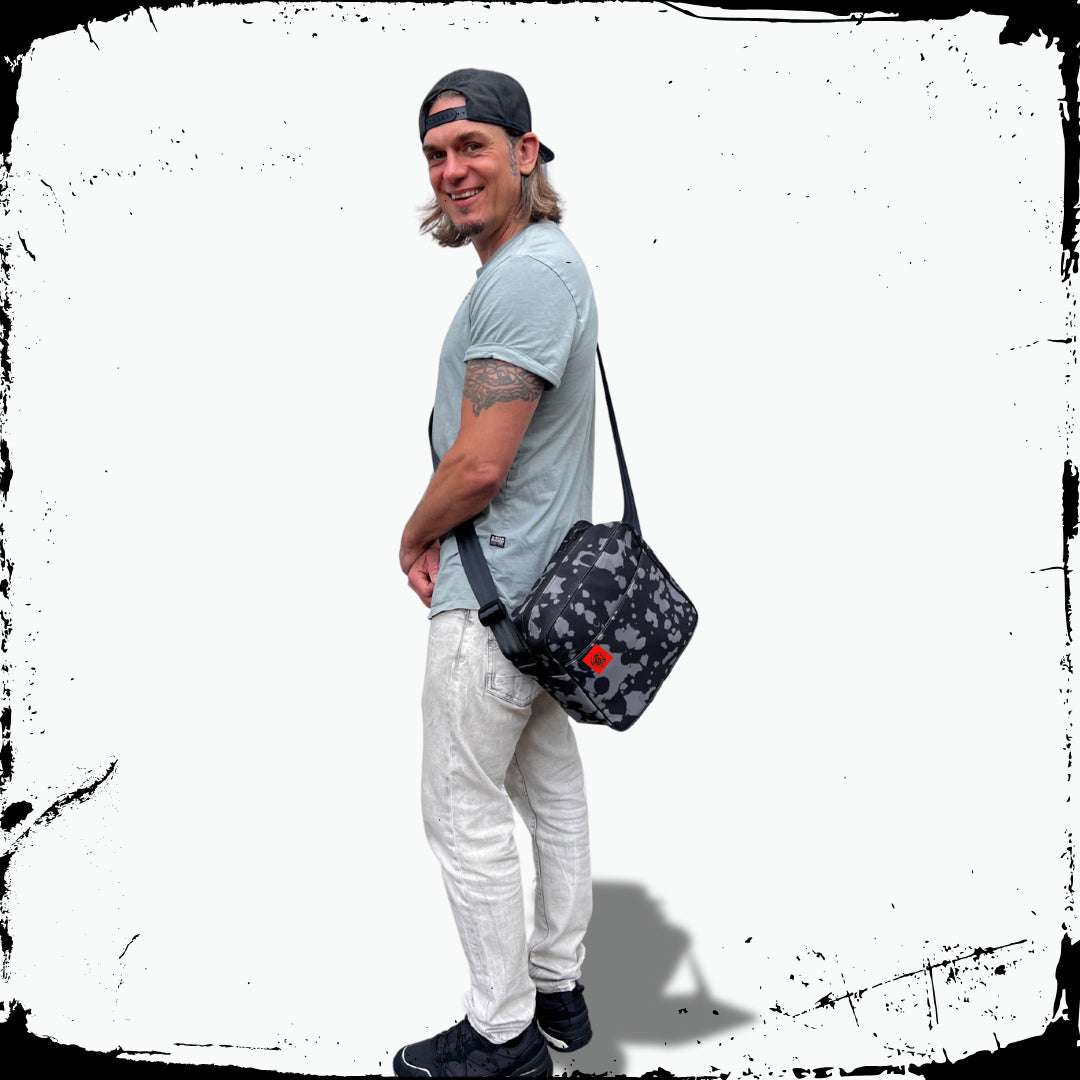 Crossbody-Bag aus G-Logo Backdrop